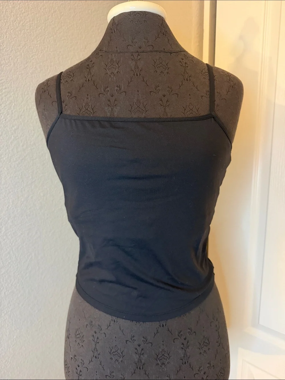 ALO Yoga Black Slim Spaghetti-Strap Camisole Crop Tank Size Large